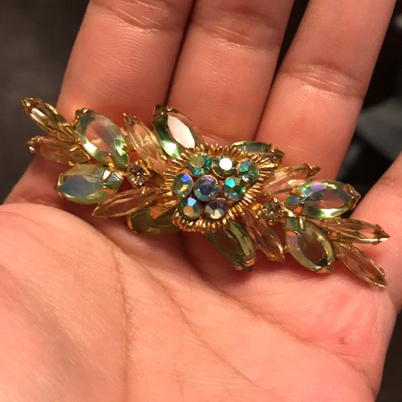 SOLD -Large vintage gold tone AB brooch beautiful! - Picture 1 of 4